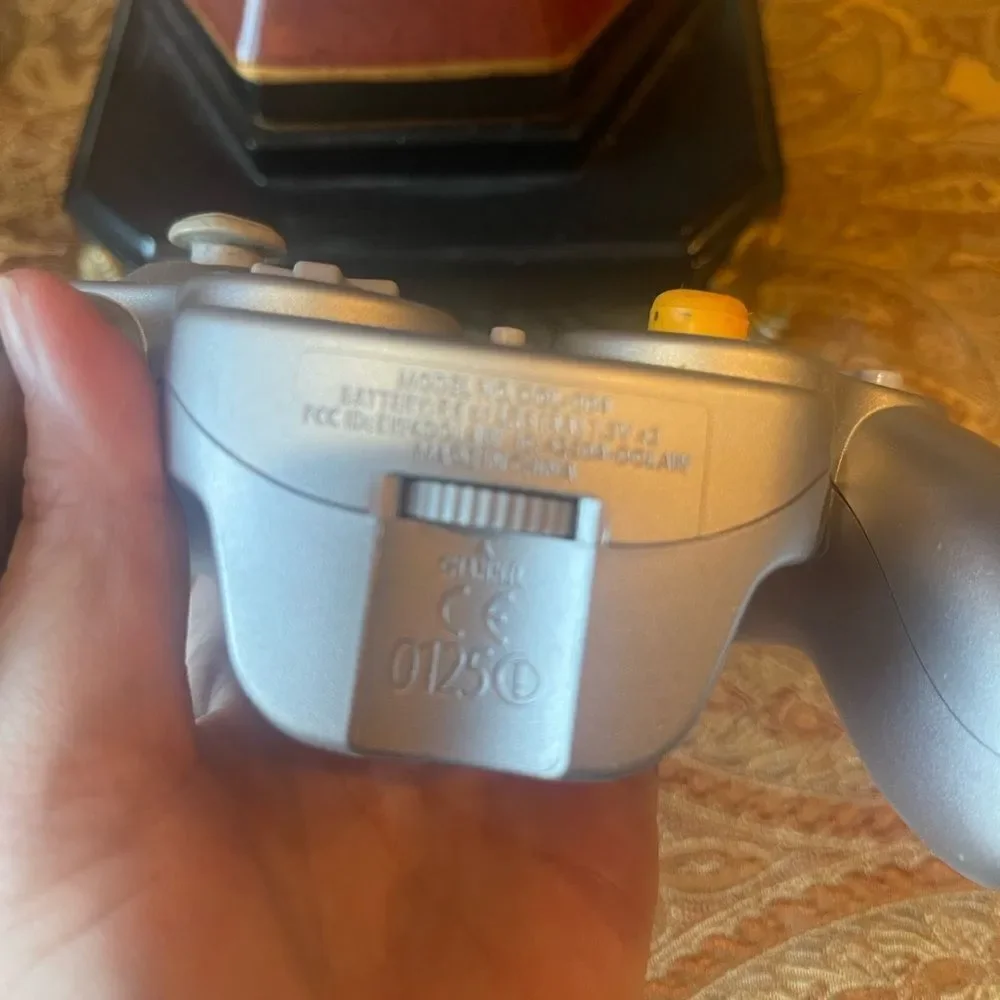 Silver Gray Gamecube Controller - Picture 3 of 8